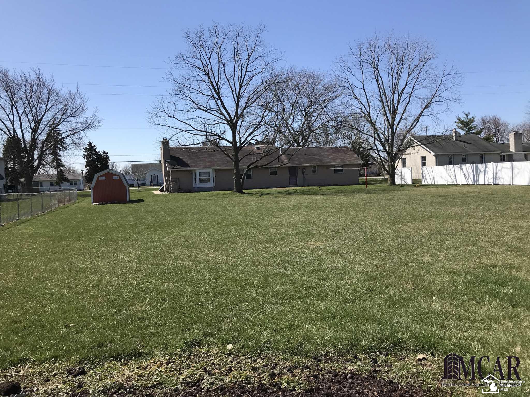 1348 East Sterns Road Erie, MI 48133 - Photo 3 of 12 21433097-2.JPG