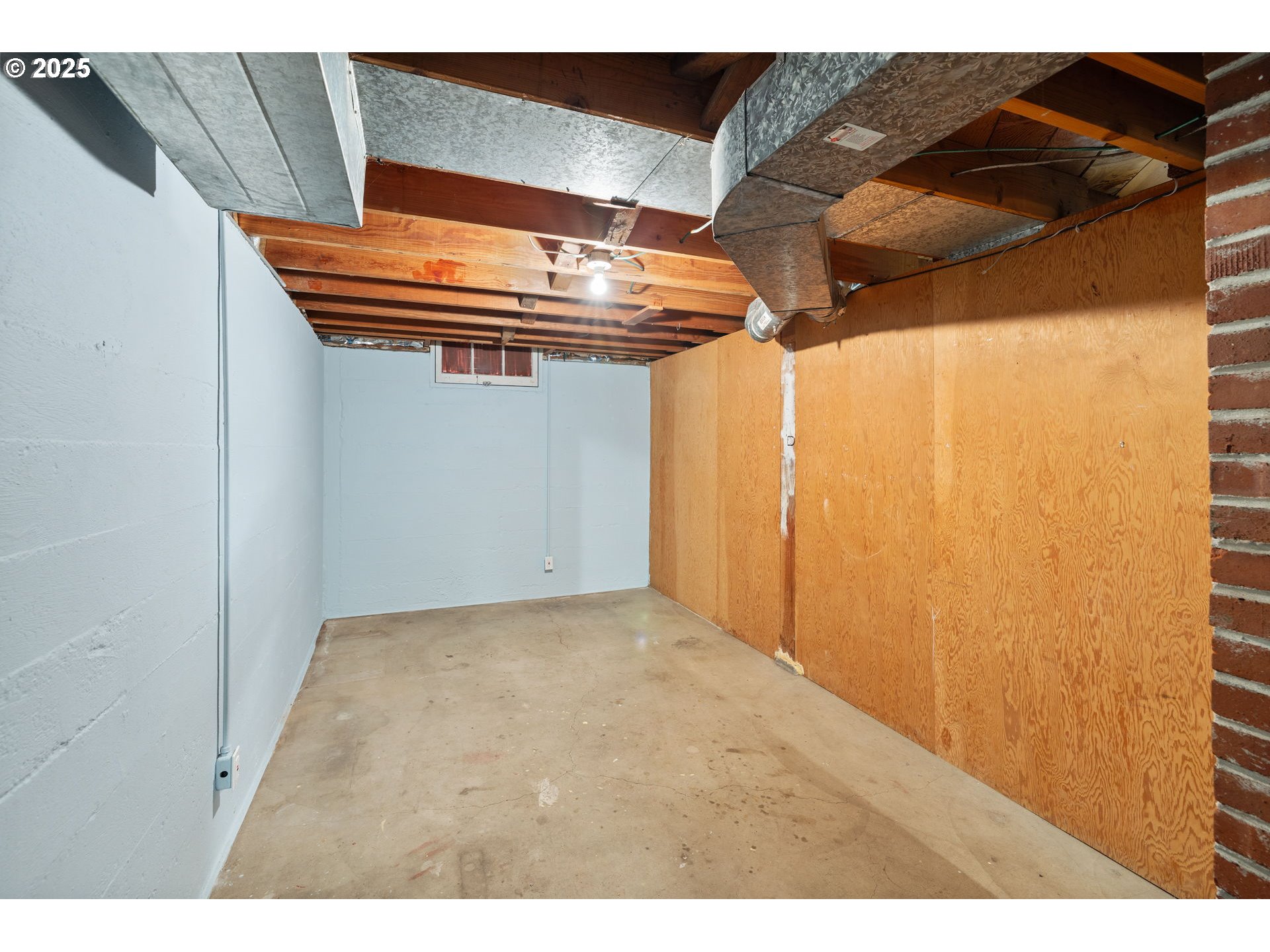 7643 Southeast Market Street Portland, OR 97215 - Photo 24 of 34 a view of utility room