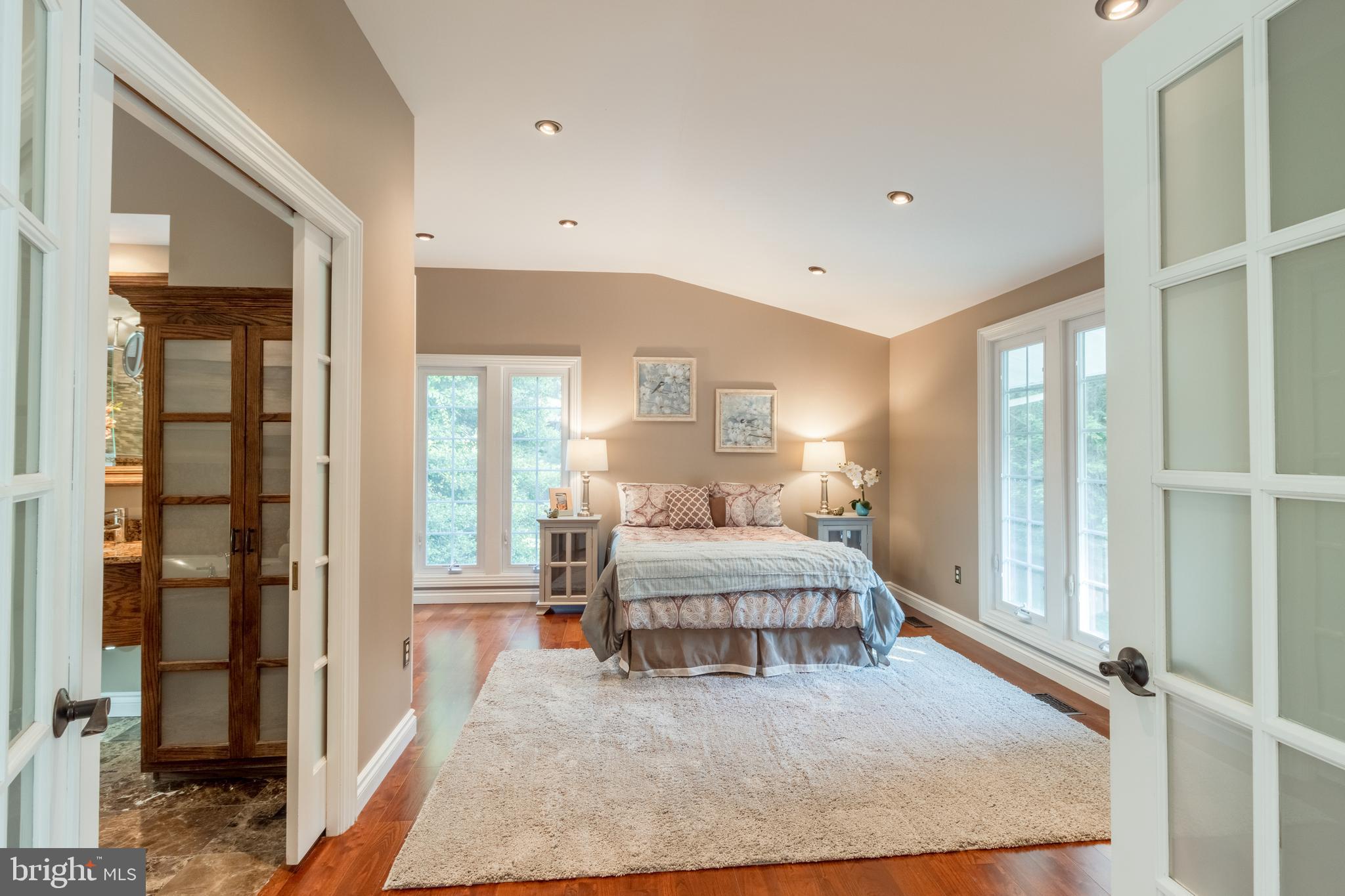 5402 Kennett Pike Wilmington, DE 19807 - Photo 30 of 81 a living room with a bed furniture and next to a window