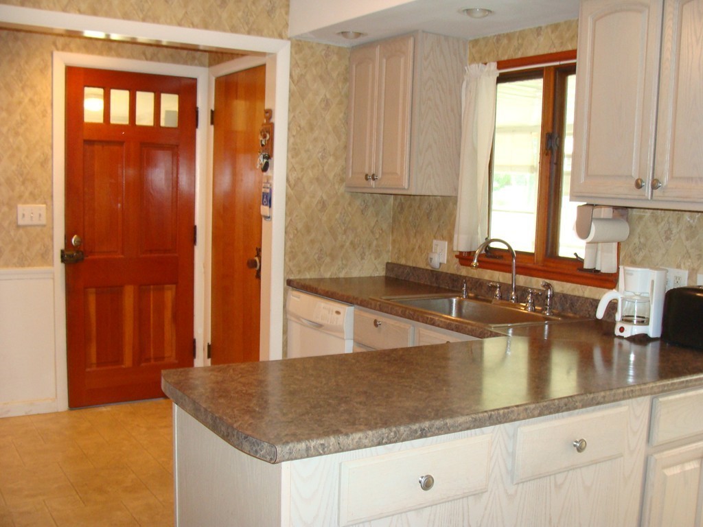 24 Forest Road Agawam, MA 01001 - Photo 2 of 26 Gallery Image 2