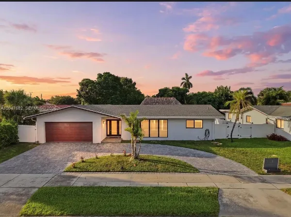 $6,300 | Boca Raton Square, Boca Raton, FL 33486
