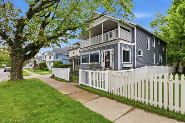 $684,900 | 1012 Pearl Street, St. Joseph, MI 49085