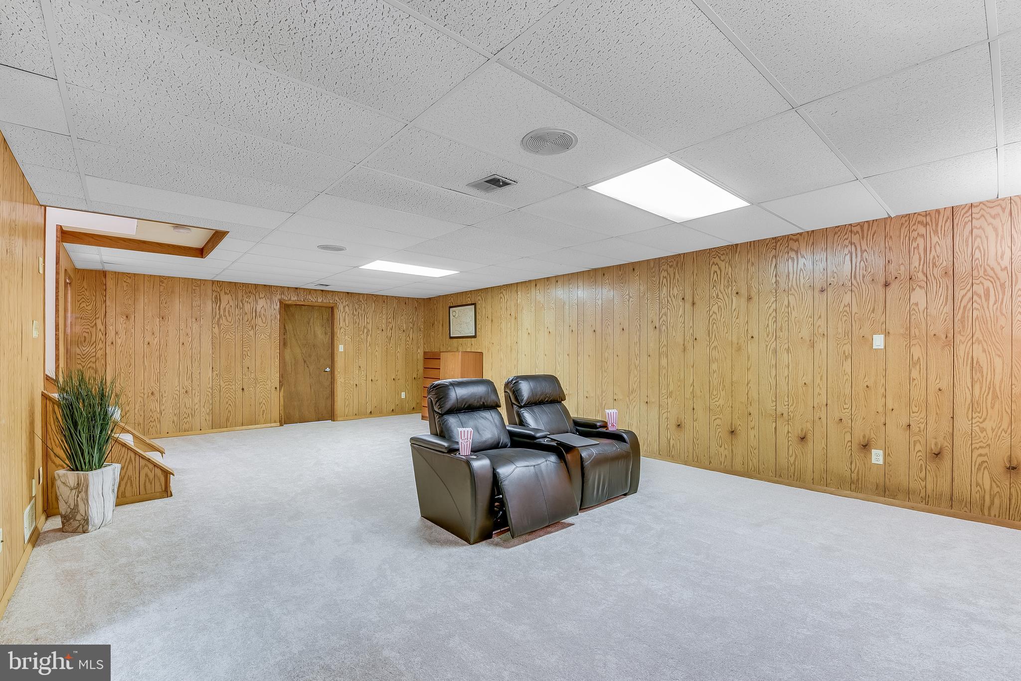 245 Long Point Road Crownsville, MD 21032 - Photo 39 of 53 a living room with furniture