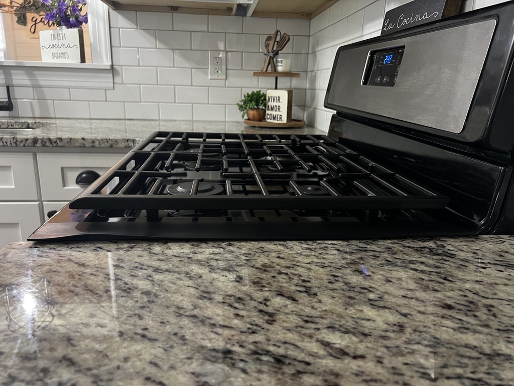 133 Winton Street Springfield, MA 01118 - Photo 8 of 17