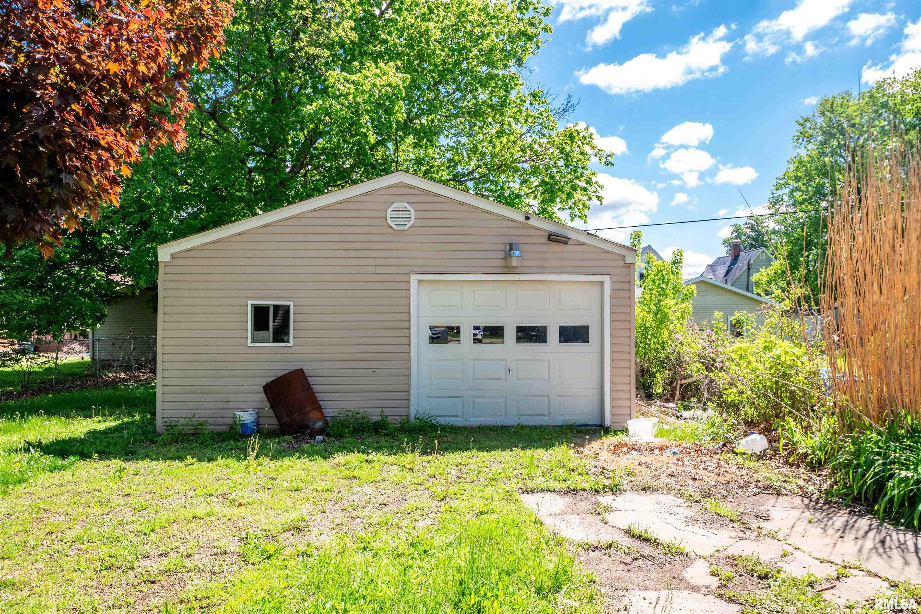 41 North 6th Avenue Canton, IL 61520 - Photo 4 of 28