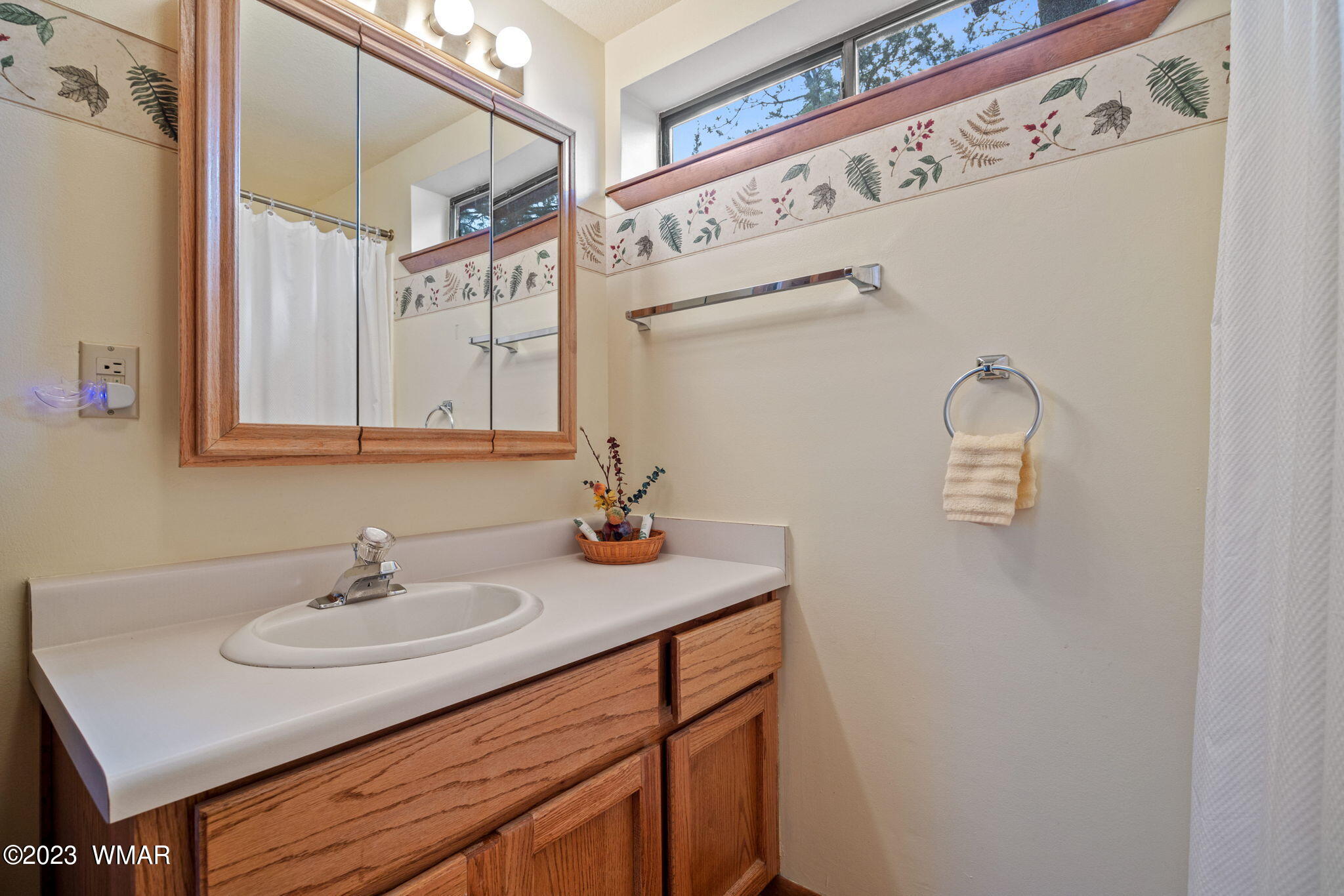 2276 Lindberg Road Overgaard, AZ 85933 - Photo 15 of 34 a bathroom with a sink and a mirror