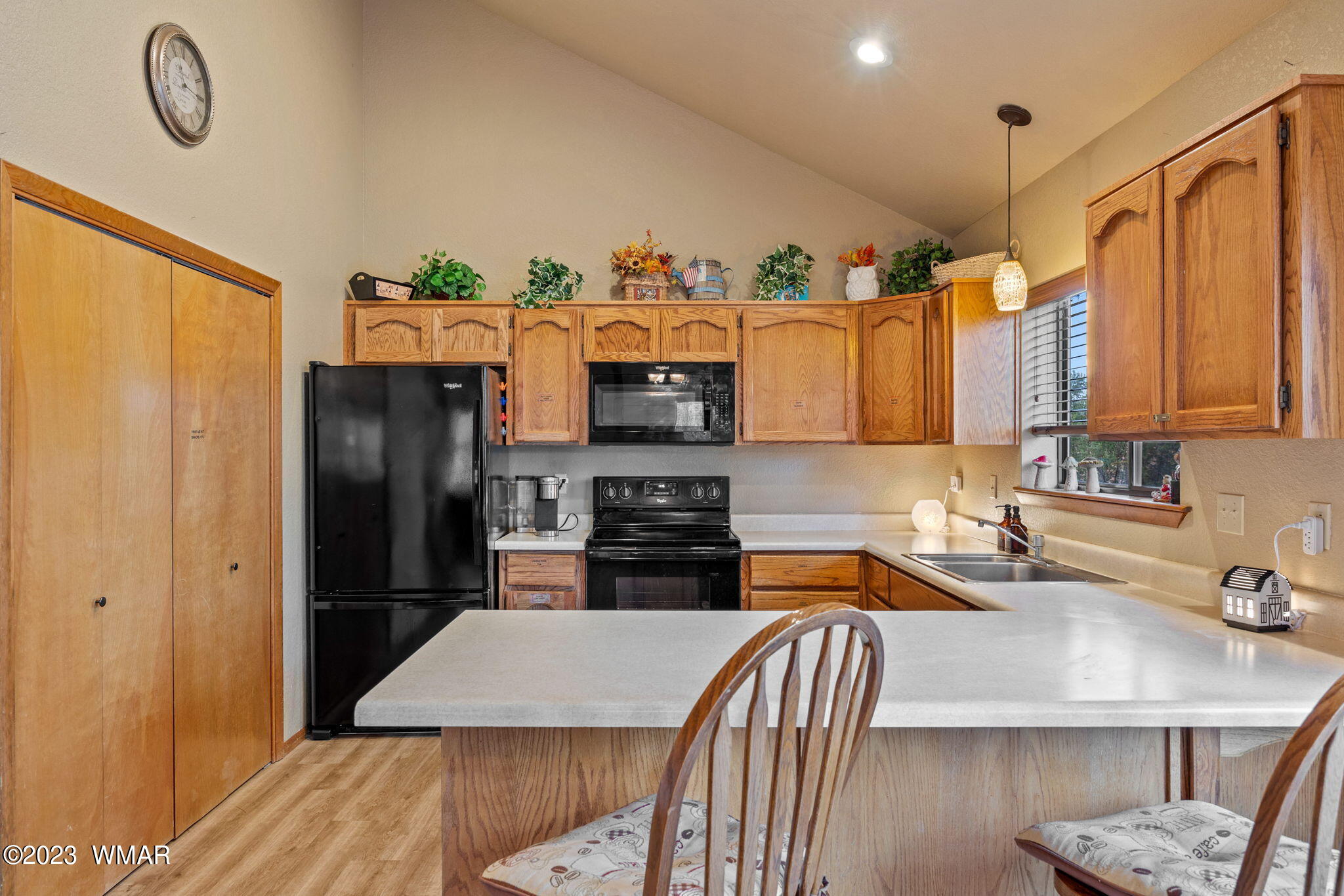 2276 Lindberg Road Overgaard, AZ 85933 - Photo 6 of 34 a kitchen with stainless steel appliances granite countertop a refrigerator a sink dishwasher and a stove with wooden floor