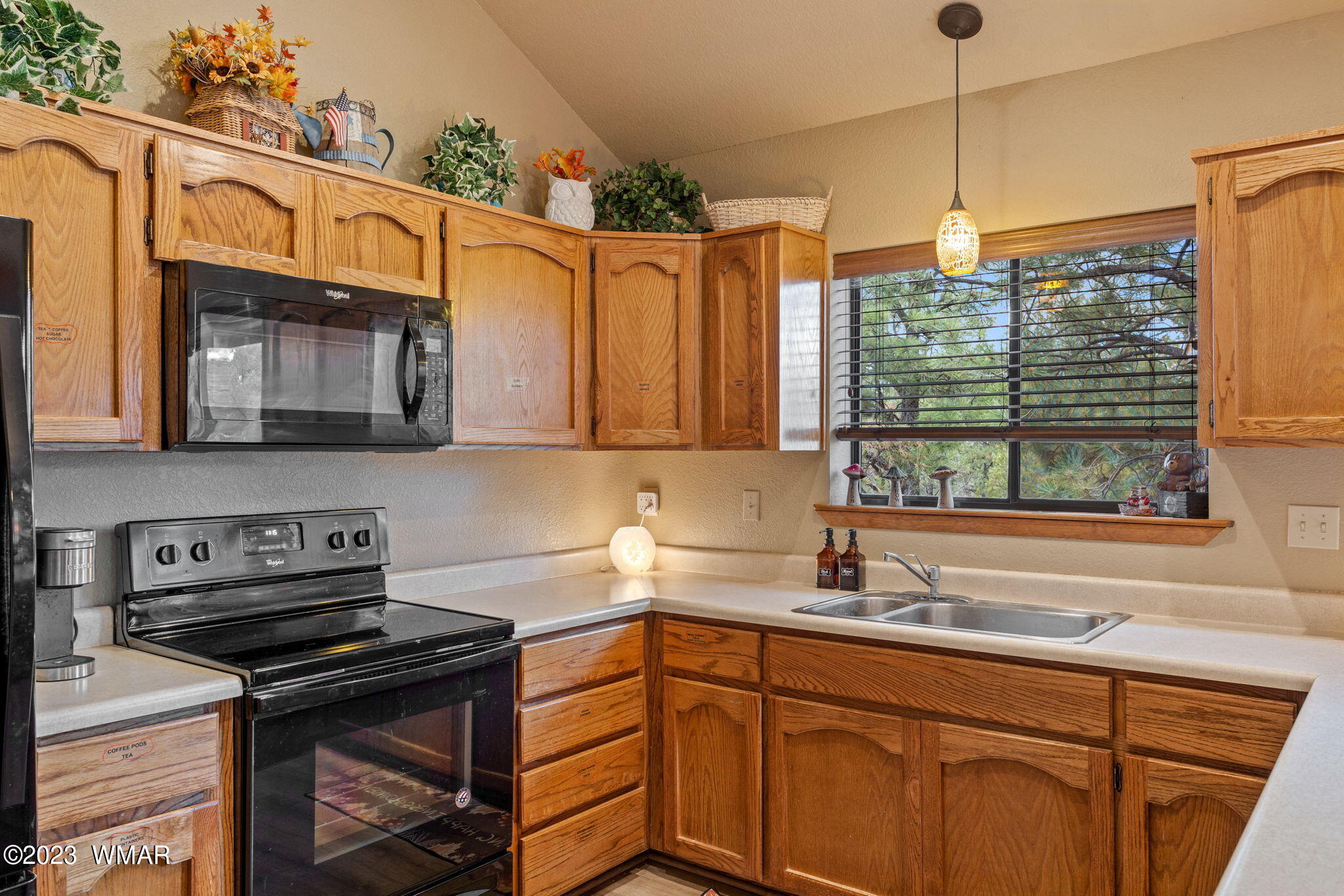 2276 Lindberg Road Overgaard, AZ 85933 - Photo 7 of 34 a kitchen with stainless steel appliances a stove a sink and a microwave
