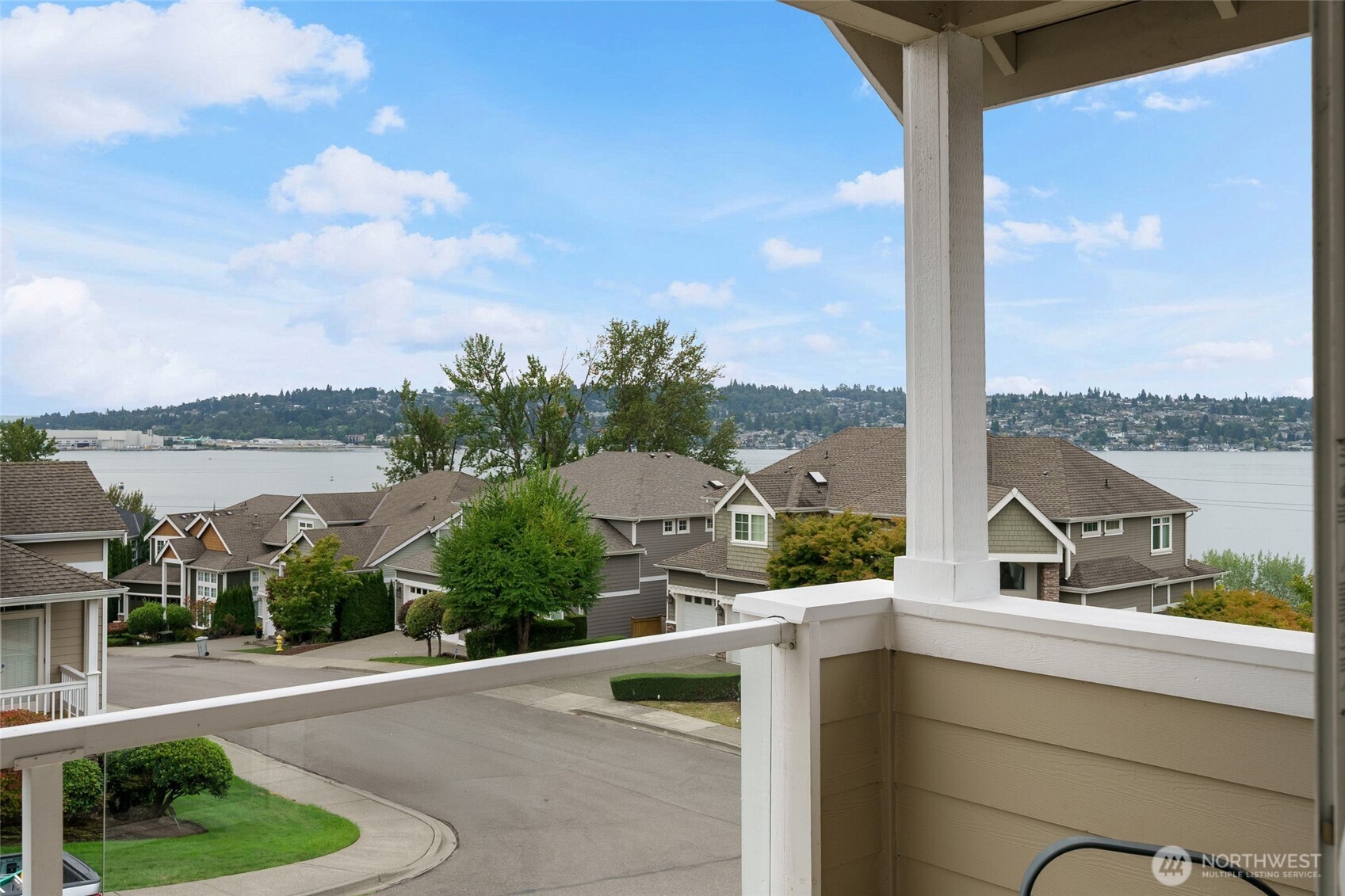 1008 North 27th Place Renton, WA 98056 - Photo 3 of 32 Gallery Image 3