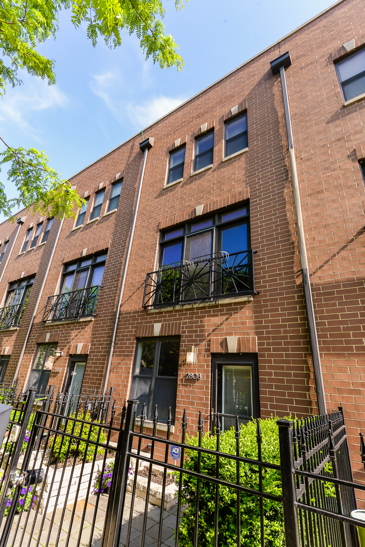 2808 West Dickens Avenue Chicago, IL 60647 - Photo 1 of 28