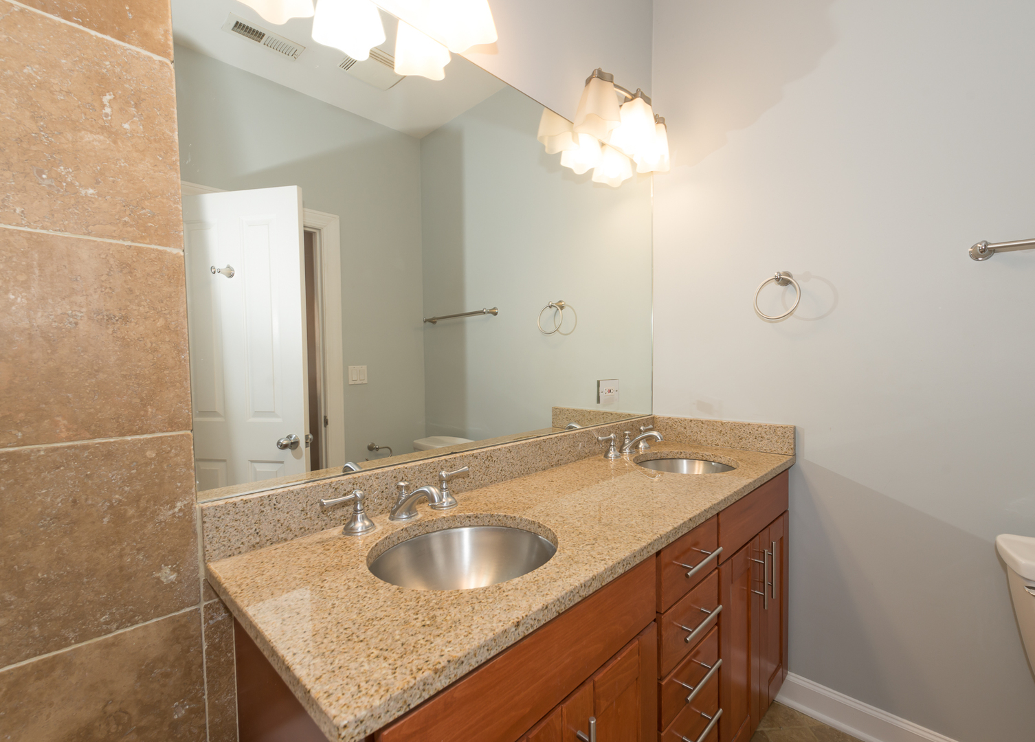 2808 West Dickens Avenue Chicago, IL 60647 - Photo 14 of 28