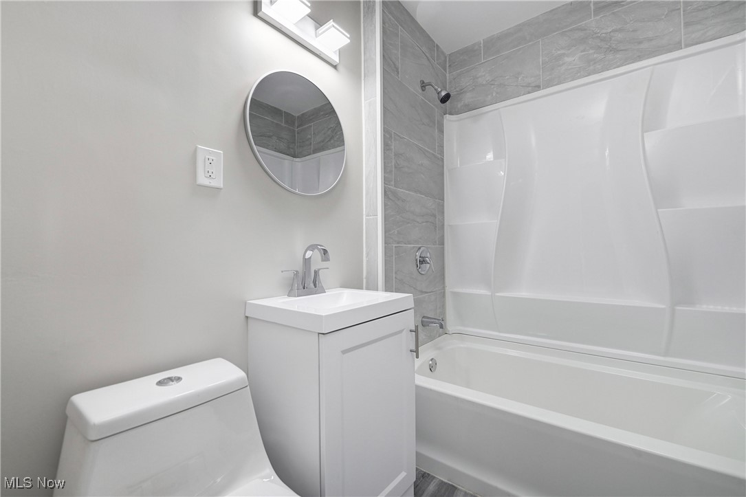 896 Selwyn Road Cleveland Heights, OH 44112 - Photo 13 of 23 Full bathroom with vanity and bathing tub / shower combination