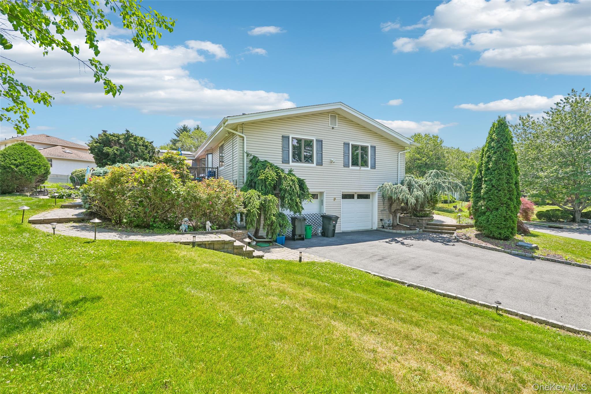 19 South Cranford Road Bardonia, NY 10954 - Photo 3 of 49