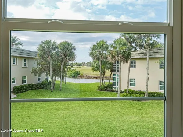 $1,475 | 35 Vista Gdns Trail, Unit 205, Vero Beach, FL 32962
