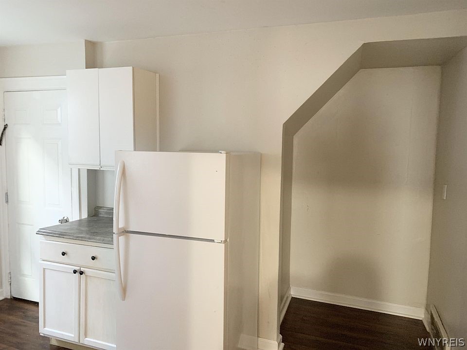 227 14th Street Buffalo, NY 14213 - Photo 14 of 34