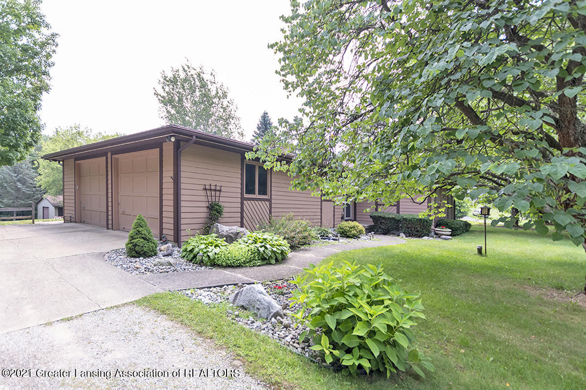 1839 Arch Road Eaton Rapids, MI 48827 - Photo 22 of 30 Side Load Garage