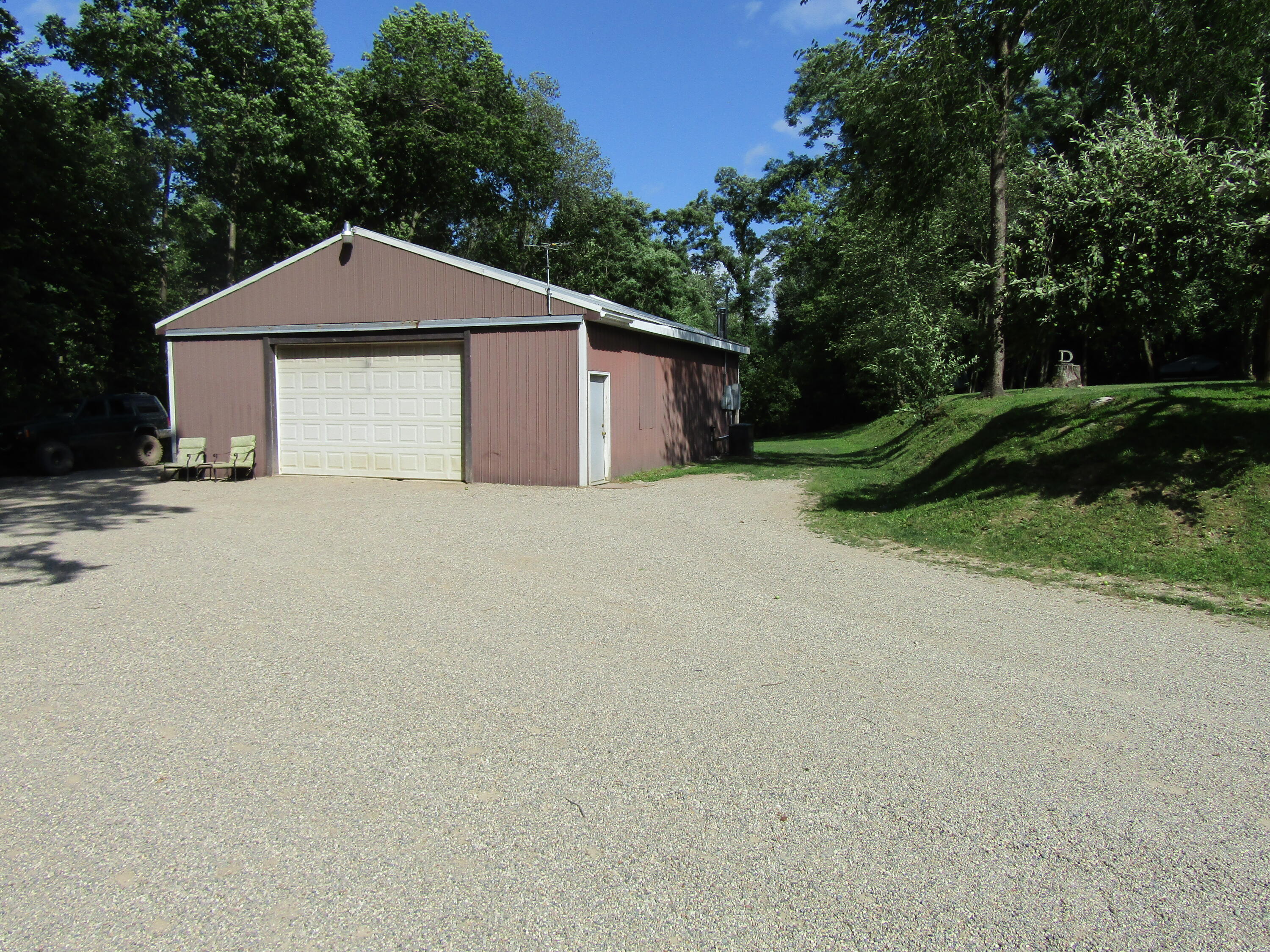5998 Bartonville Road Belding, MI 48809 - Photo 2 of 28 IMG_7034