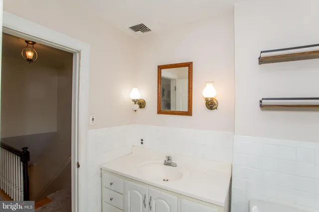 $3,900 | 415 New Road, Southampton, PA 18966