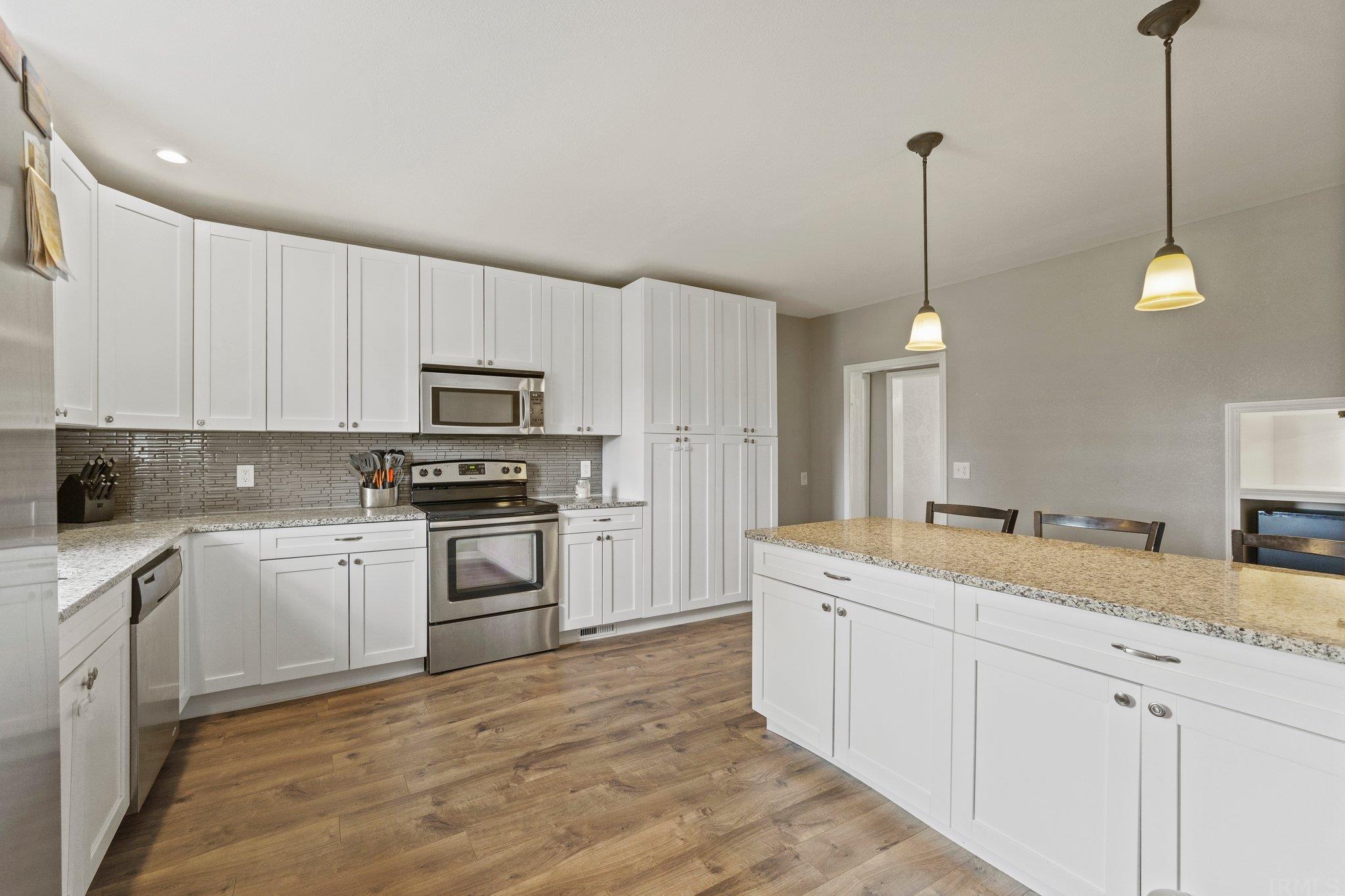 12129 Leo Road Fort Wayne, IN 46845 - Photo 11 of 36