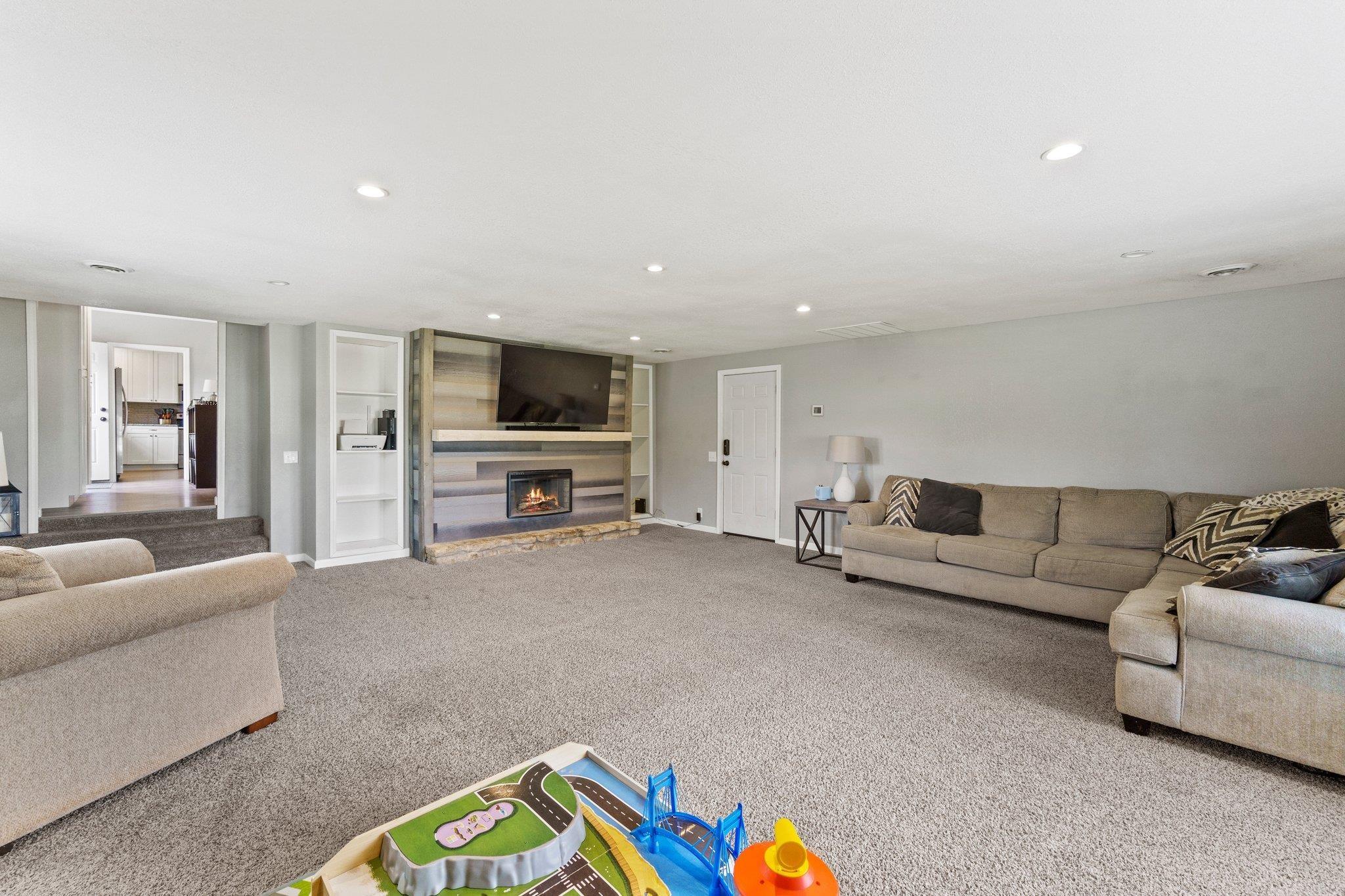 12129 Leo Road Fort Wayne, IN 46845 - Photo 13 of 36