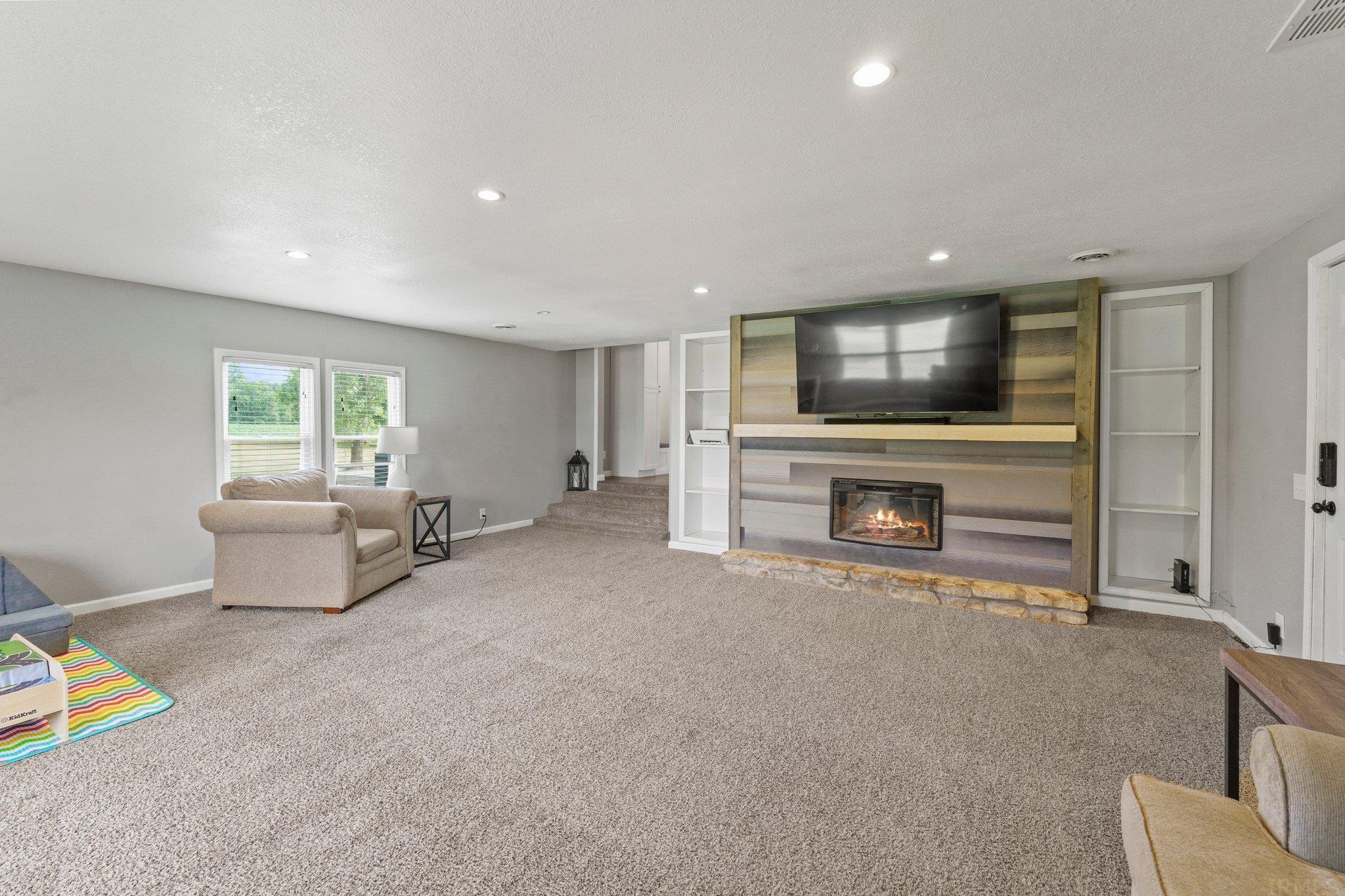 12129 Leo Road Fort Wayne, IN 46845 - Photo 14 of 36