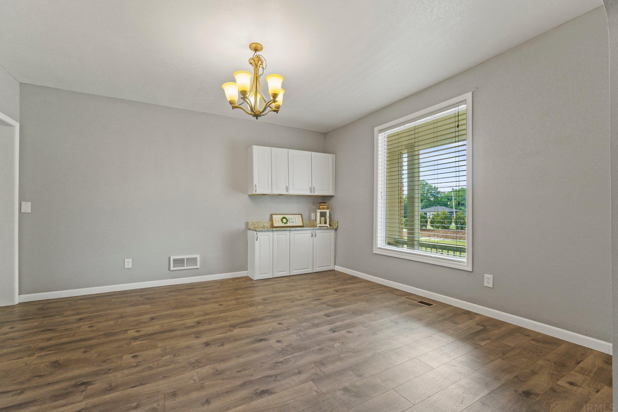 12129 Leo Road Fort Wayne, IN 46845 - Photo 9 of 36