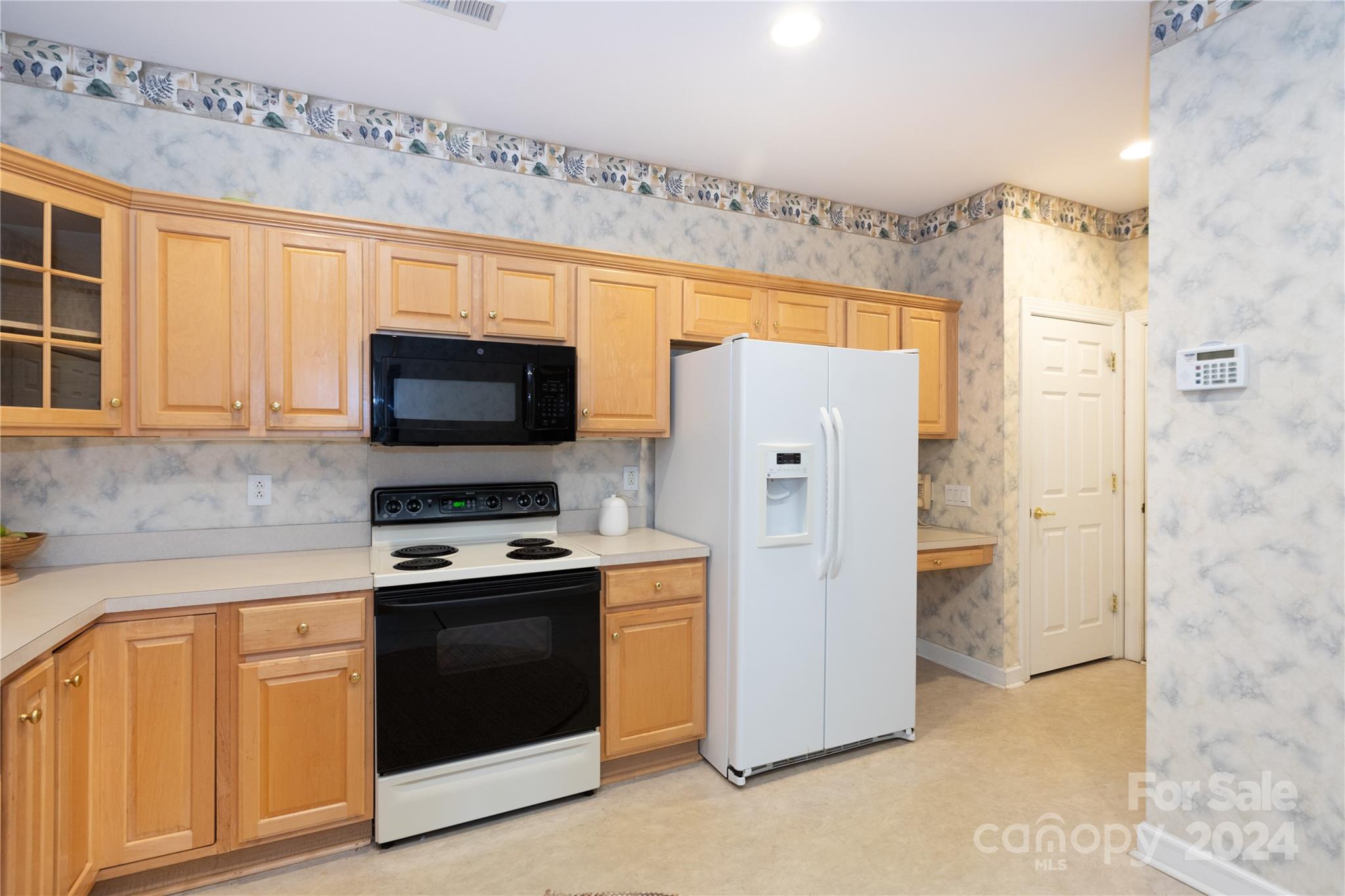8368 Windsor Ridge Drive Charlotte, NC 28277 - Photo 10 of 28 a kitchen with stainless steel appliances a stove a refrigerator and a sink