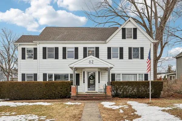 $899,000 | 82 Vernon Avenue, East Norwich, NY 11732