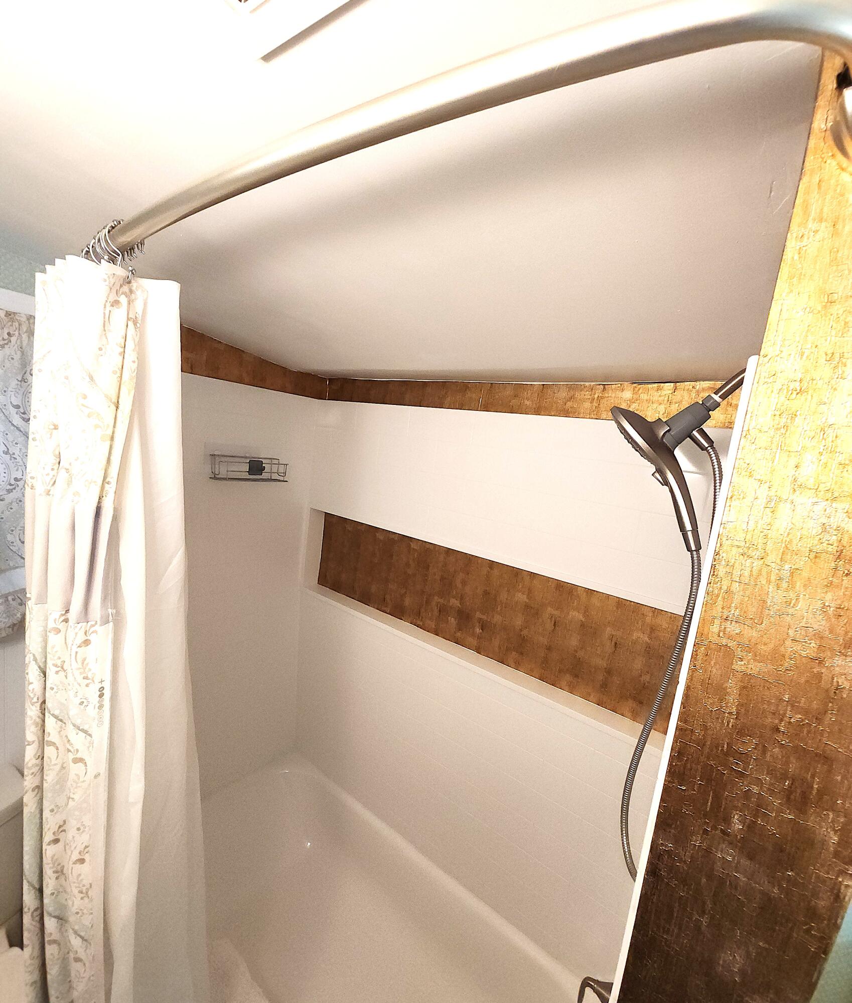 1150 Quarterline Road Muskegon, MI 49442 - Photo 16 of 20 Bath tub