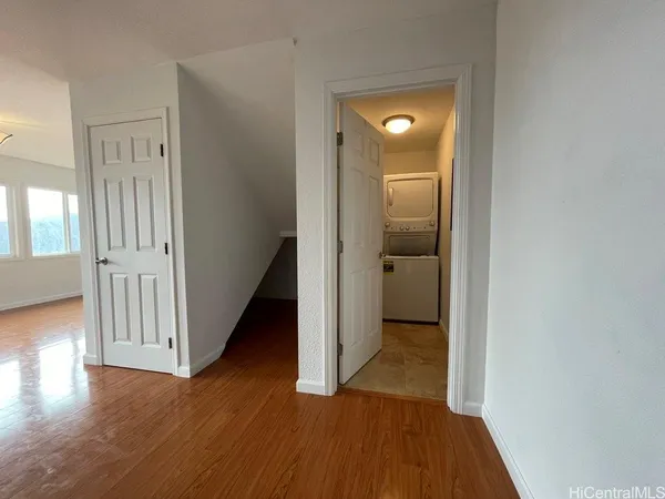 $2,800 | 1101 Kaluanui Road, Unit B, Honolulu, HI 96825