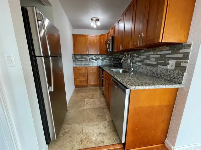 $2,900 | 1101 Kaluanui Road, Unit B, Honolulu, HI 96825