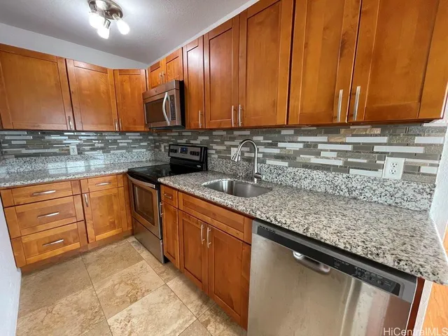 $2,900 | 1101 Kaluanui Road, Unit B, Honolulu, HI 96825