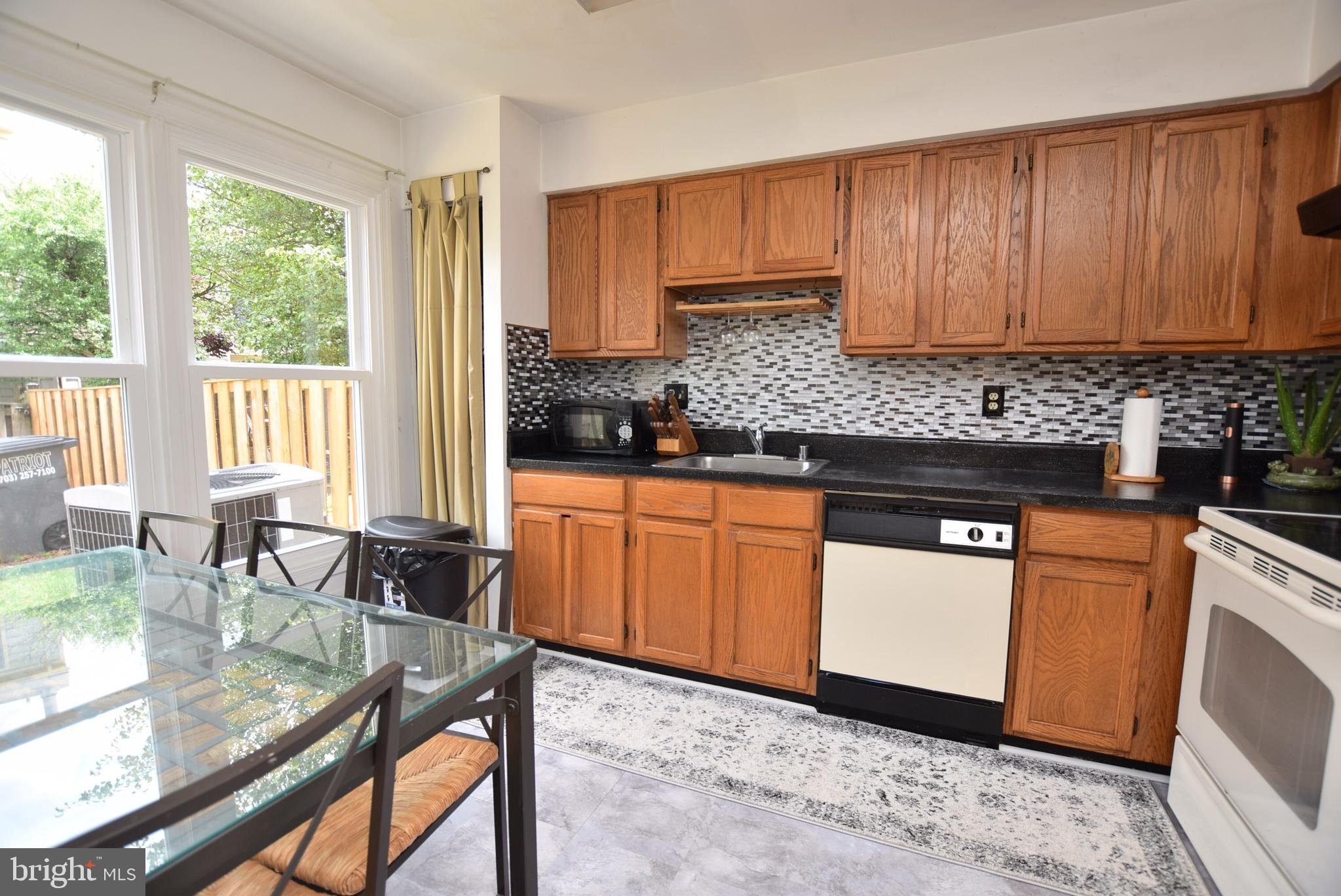 7374 Rokeby Drive Manassas, VA 20109 - Photo 7 of 18 Kitchen