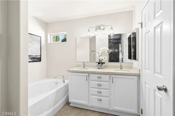 $1,100,000 | 695 Center Street, Unit B, Costa Mesa, CA 92627