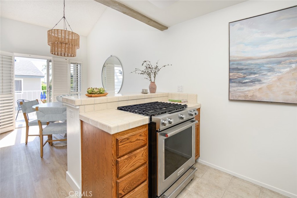 617 East Pine Avenue El Segundo, CA 90245 - Photo 22 of 31 a stove top oven sitting inside of a kitchen