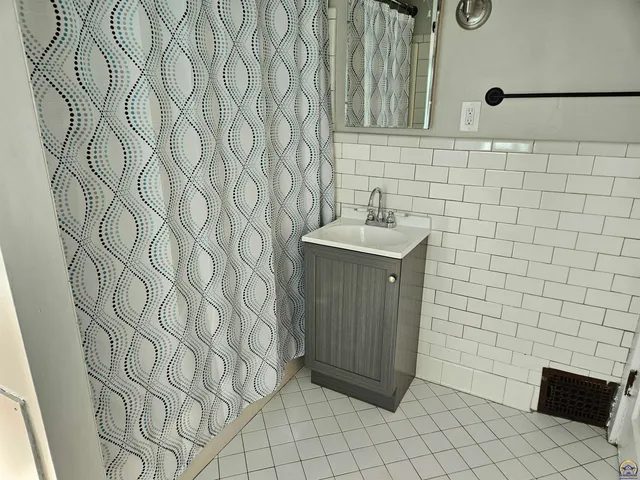 $459,777 | 811 Southwest Buchanan Street, Topeka, KS 66606