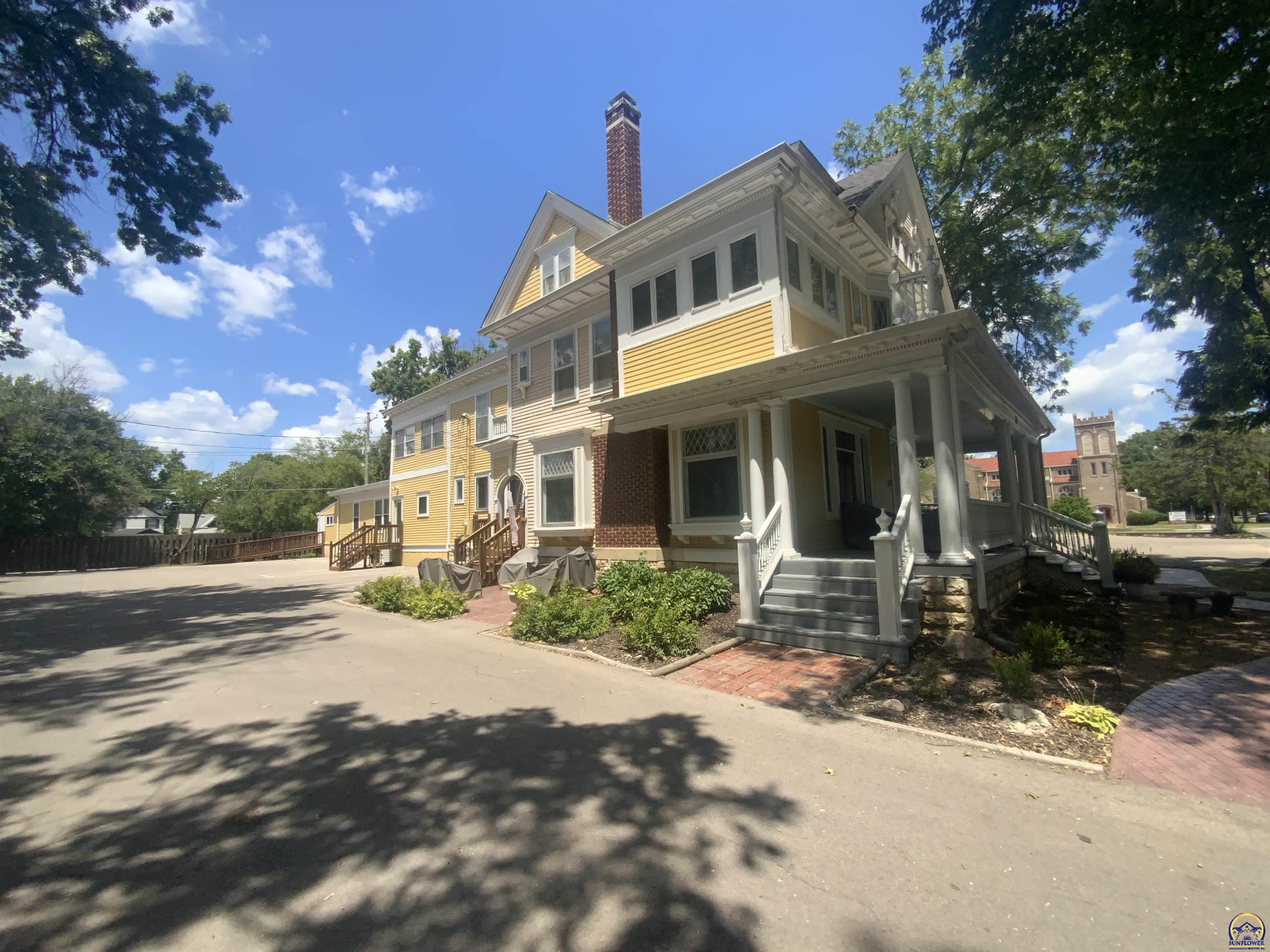 811 Southwest Buchanan Street Topeka, KS 66606 - Photo 3 of 37