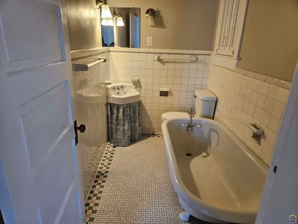 $459,777 | 811 Southwest Buchanan Street, Topeka, KS 66606