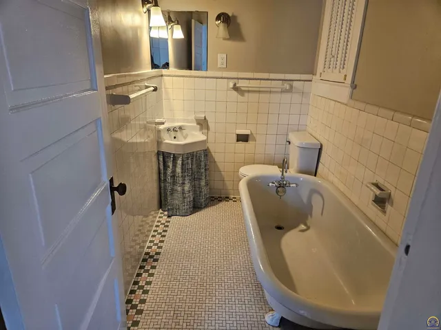 $459,777 | 811 Southwest Buchanan Street, Topeka, KS 66606