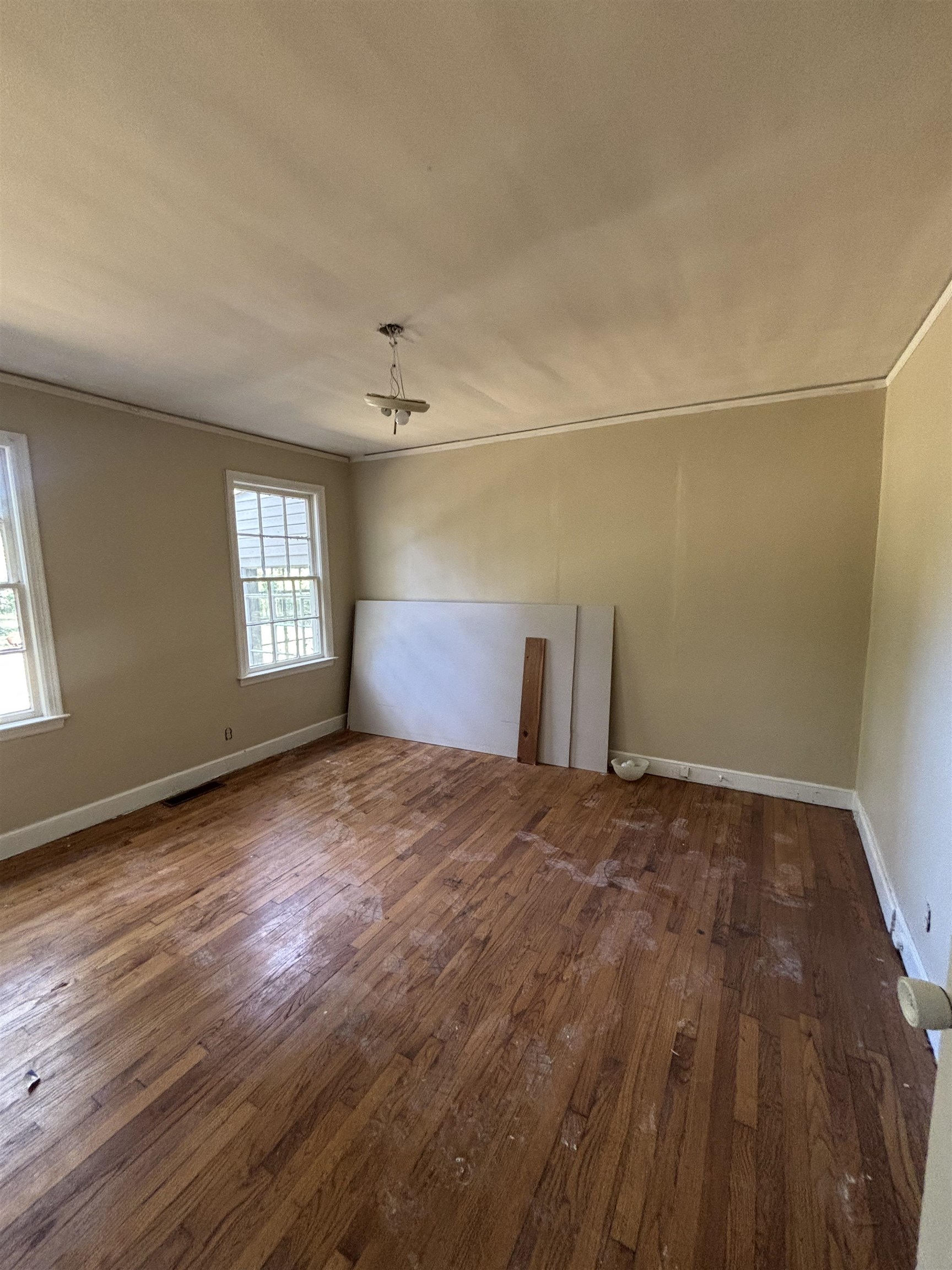 936 Brownlee Road Memphis, TN 38116 - Photo 11 of 12 a view of empty room with wooden floor and fan