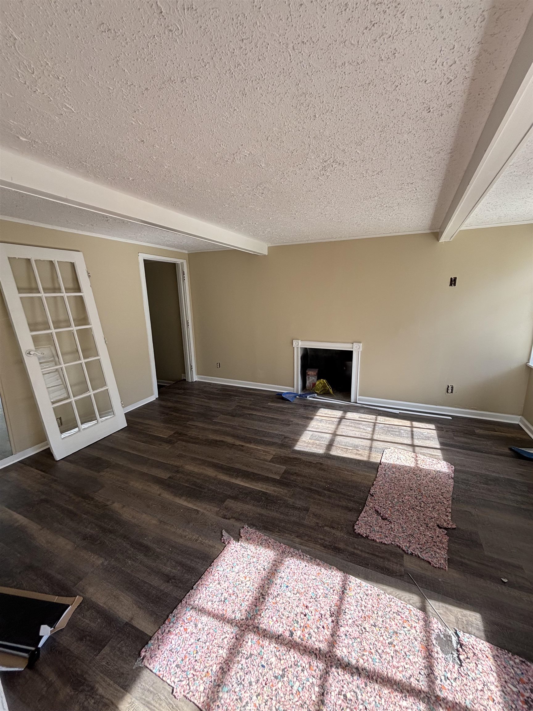 936 Brownlee Road Memphis, TN 38116 - Photo 2 of 12 a bedroom with a bed and a window