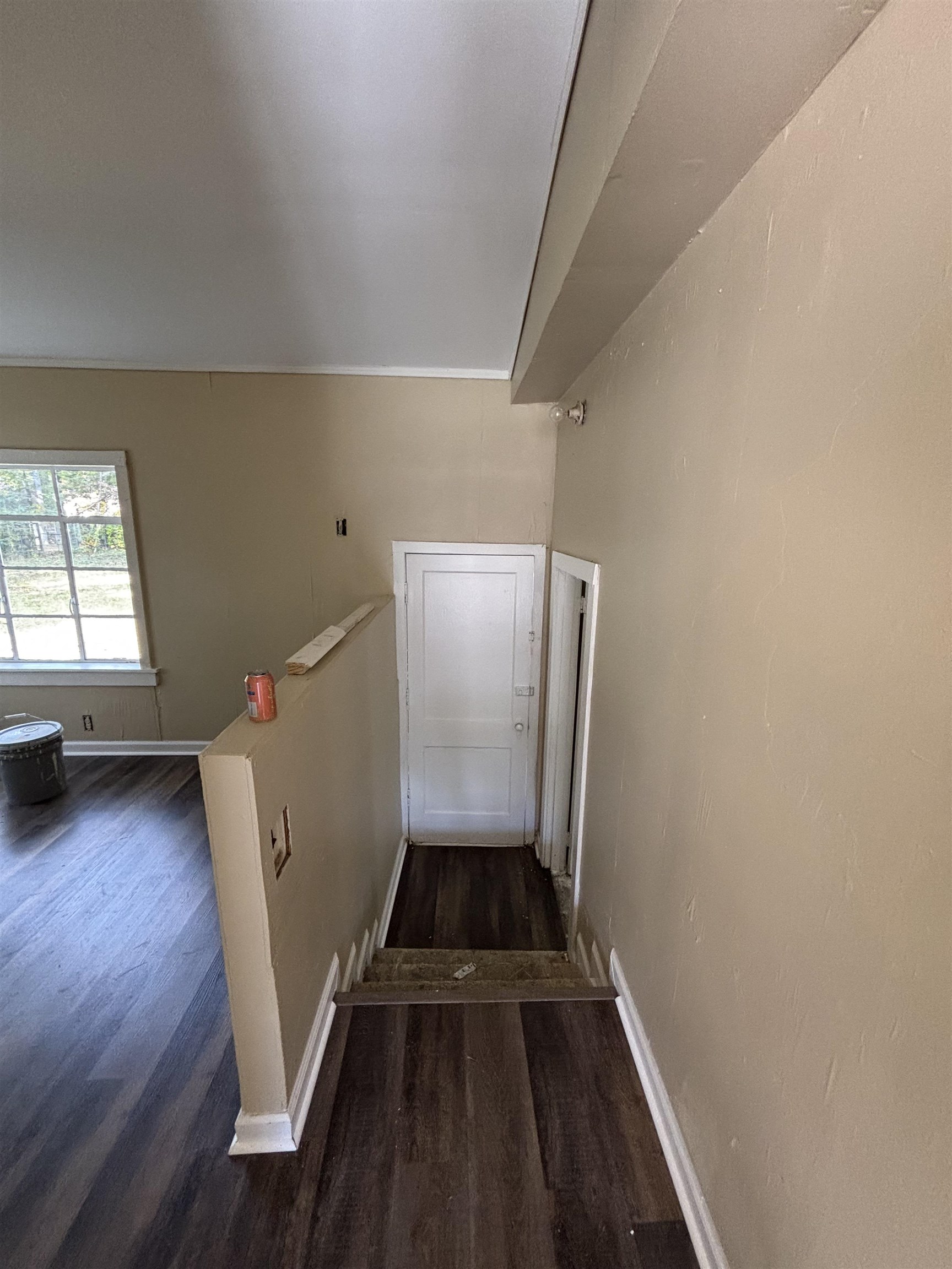 936 Brownlee Road Memphis, TN 38116 - Photo 5 of 12 a view of an empty room with a window