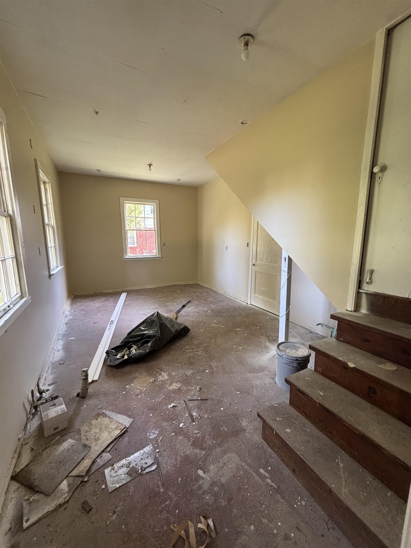 936 Brownlee Road Memphis, TN 38116 - Photo 6 of 12 a view of a room with gym equipment