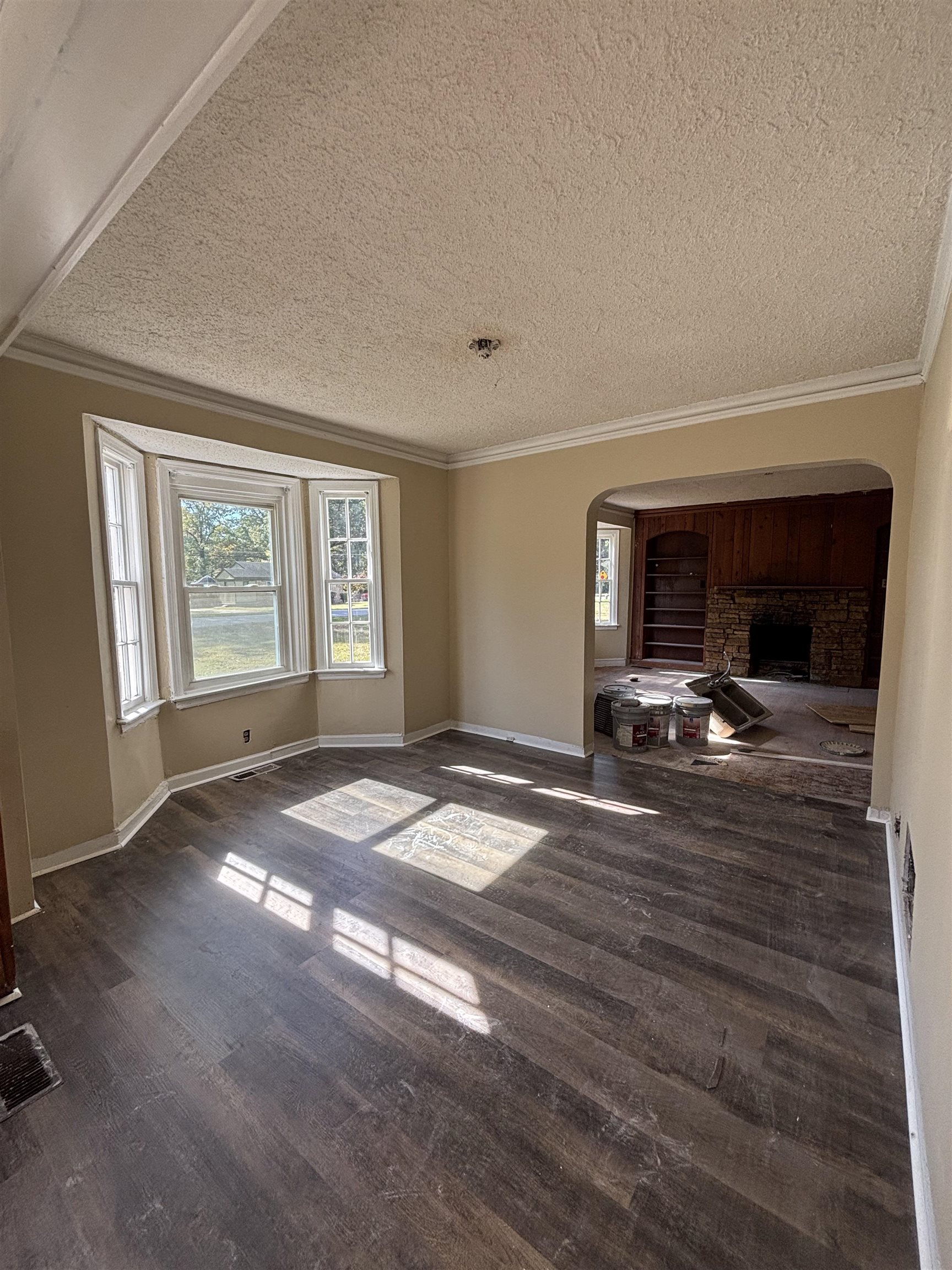 936 Brownlee Road Memphis, TN 38116 - Photo 8 of 12 a view of empty room with furniture and a window