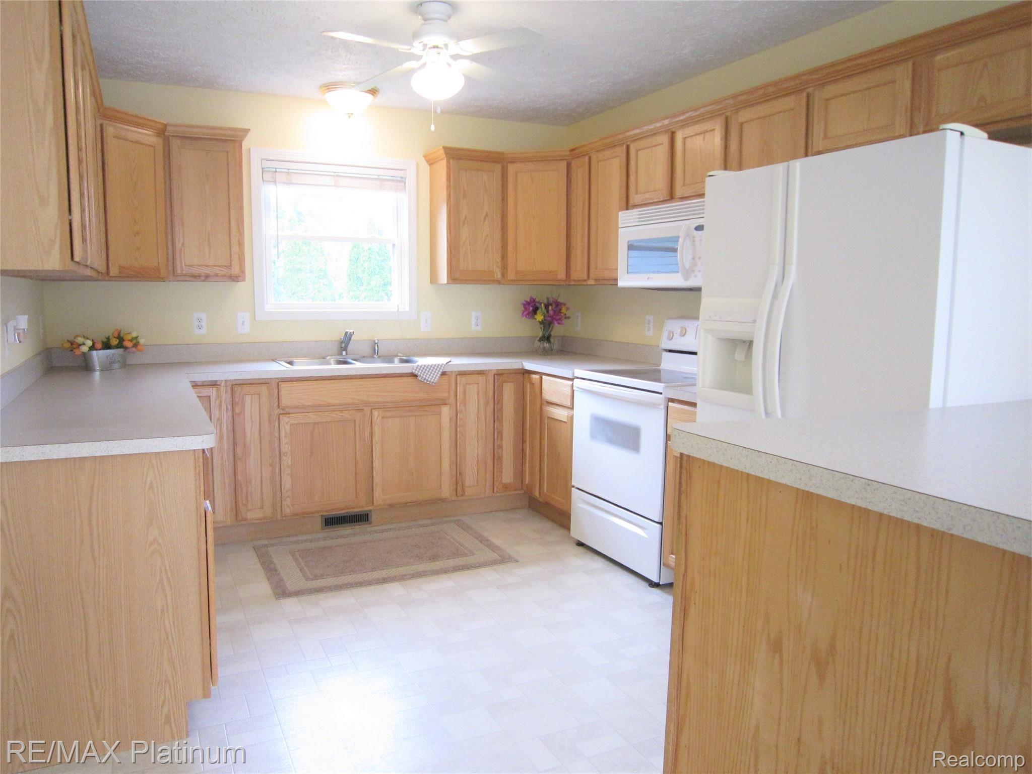 2678 Golf Club Road Howell, MI 48843 - Photo 17 of 46 Kitchen