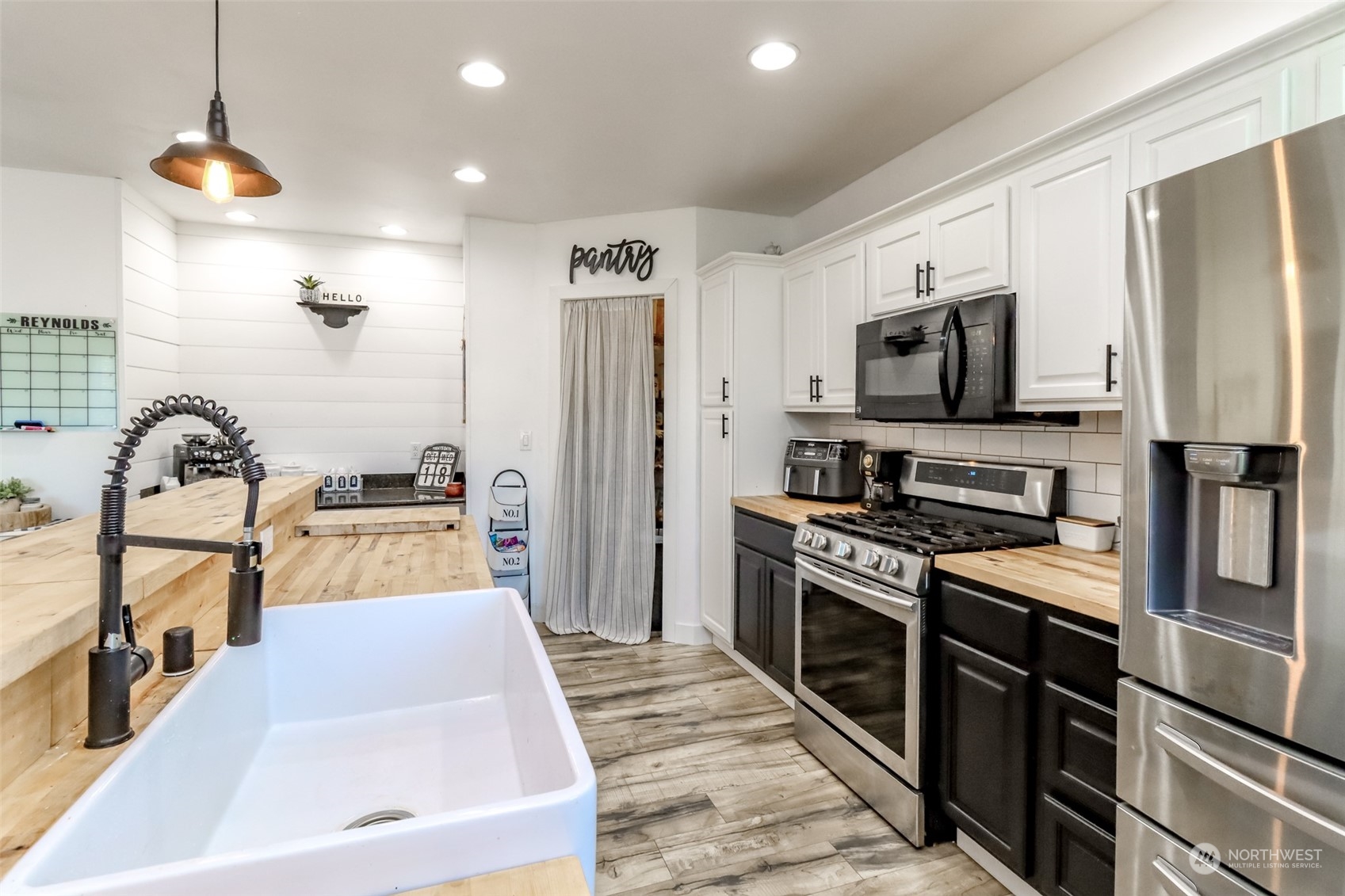 1355 McHugh Avenue Enumclaw, WA 98022 - Photo 12 of 35 a kitchen with stainless steel appliances granite countertop a sink and a stove