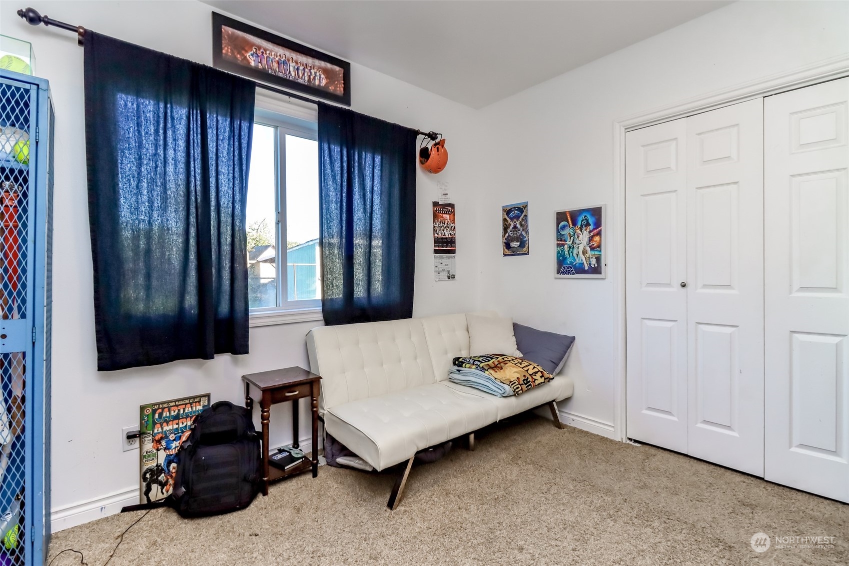 1355 McHugh Avenue Enumclaw, WA 98022 - Photo 16 of 35 a living room with furniture and a window