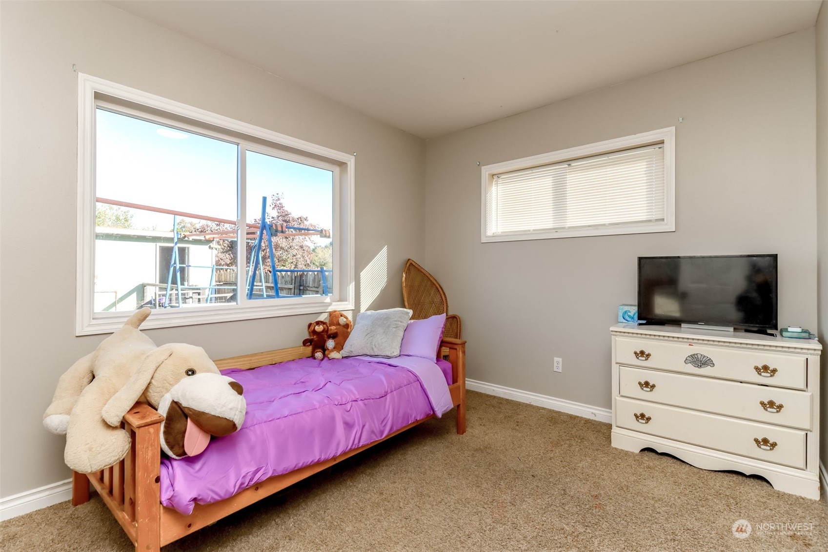 1355 McHugh Avenue Enumclaw, WA 98022 - Photo 19 of 35 a living room with furniture and a flat screen tv