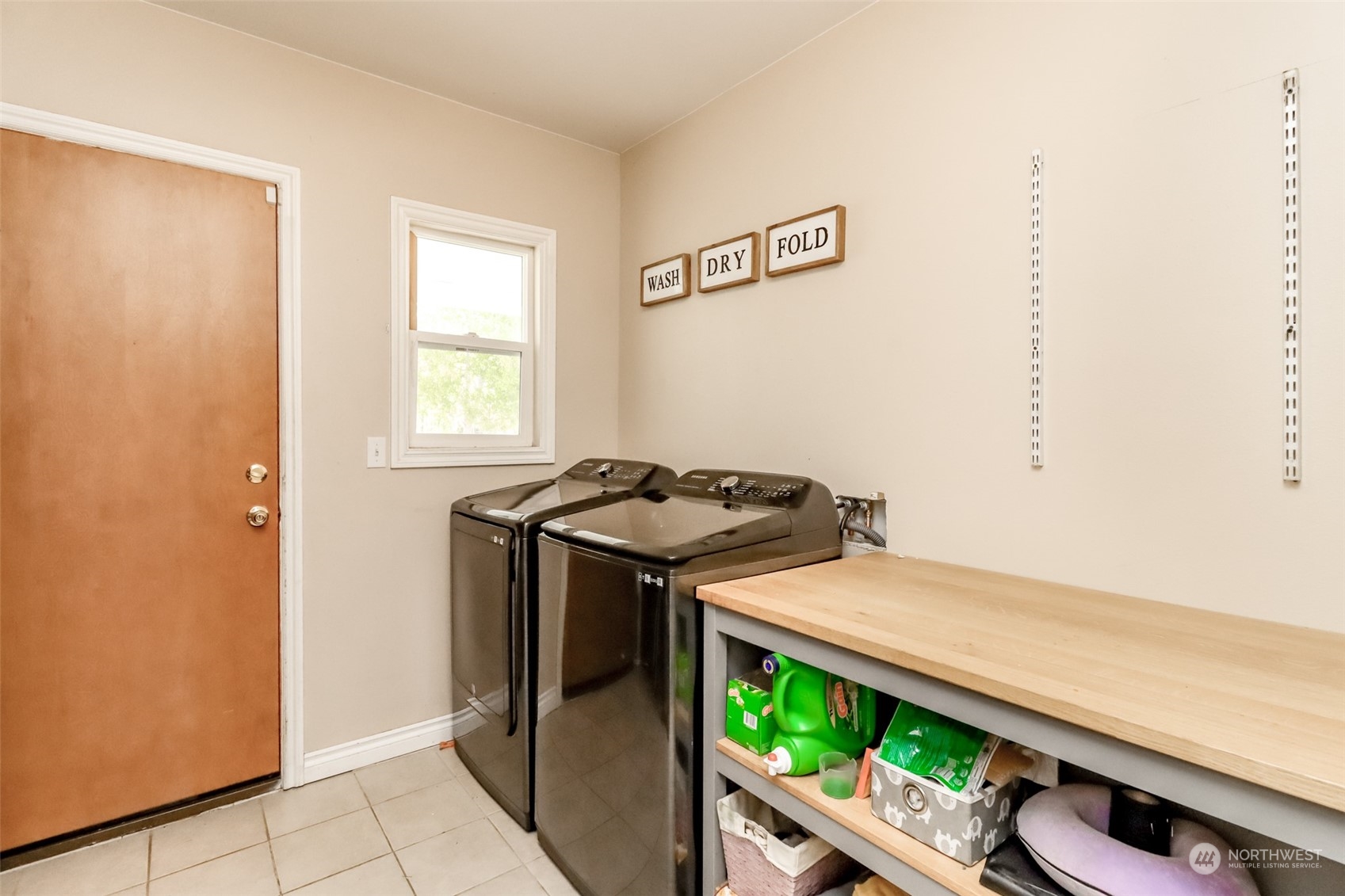 1355 McHugh Avenue Enumclaw, WA 98022 - Photo 20 of 35 a storage room with stainless steel appliances wooden floor and window