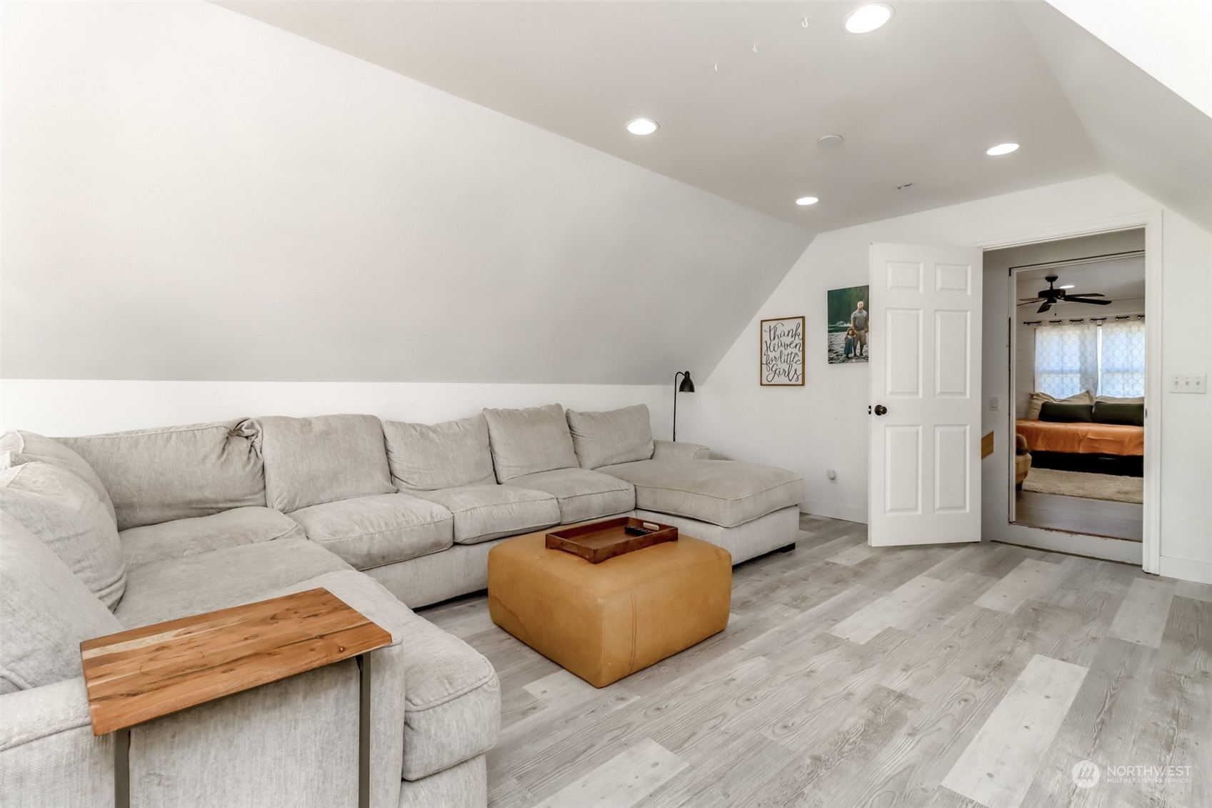 1355 McHugh Avenue Enumclaw, WA 98022 - Photo 23 of 35 a living room with furniture and a lamp